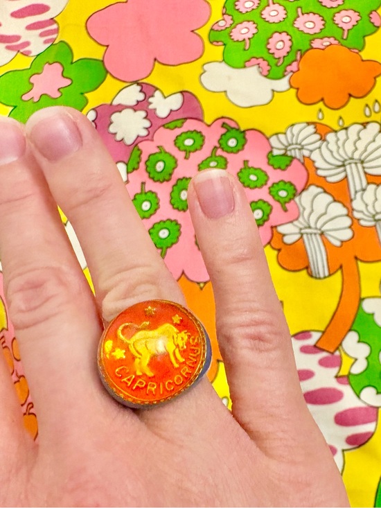 Vintage Jewelry - 1970s Capricorn Zodiac Statement Bubble Ring